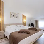 Filton With Private Pool, Sauna, Pool And Jacuzzi *