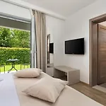 Filton With Private Pool, Sauna, Pool And Jacuzzi Willa Markovac