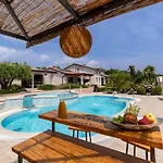 Filton With Private Pool, Sauna, Pool And Jacuzzi Willa *