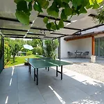 Filton With Private Pool, Sauna, Pool And Jacuzzi * Markovac