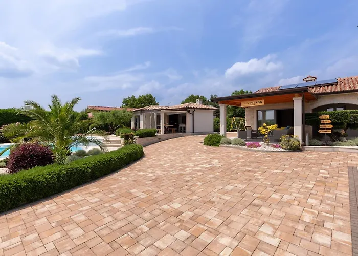 Villa Filton With Private Pool, Sauna, Pool And Jacuzzi