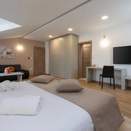Filton With Private Pool, Sauna, Pool And Jacuzzi Villa *