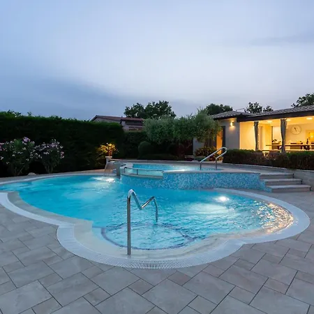 Villa Filton With Private Pool, Sauna, Pool And Jacuzzi