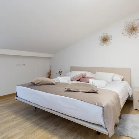 Filton With Private Pool, Sauna, Pool And Jacuzzi * Markovac