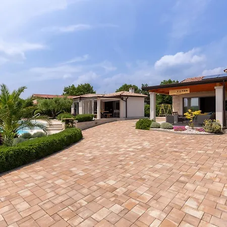 Villa Filton With Private Pool, Sauna, Pool And Jacuzzi