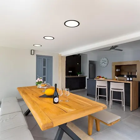 Filton With Private Pool, Sauna, Pool And Jacuzzi Villa *