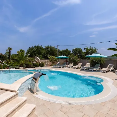 Filton With Private Pool, Sauna, Pool And Jacuzzi * Markovac