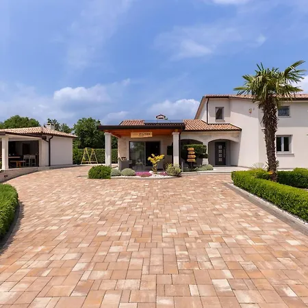 Villa Filton With Private Pool, Sauna, Pool And Jacuzzi *