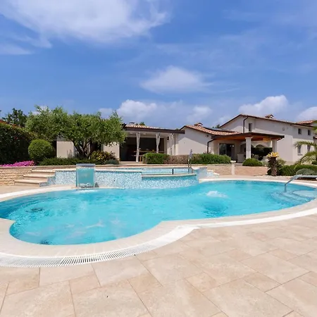 Filton With Private Pool, Sauna, Pool And Jacuzzi Markovac
