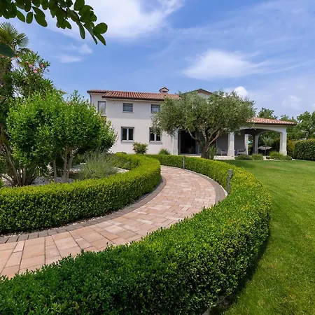 Villa Filton With Private Pool, Sauna, Pool And Jacuzzi *